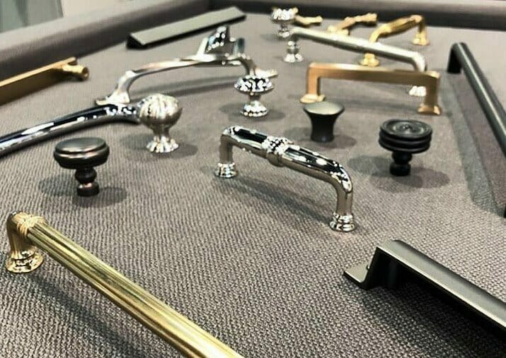 Cabinet Knobs, Pulls and handles