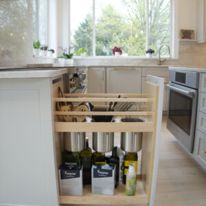 Full Height Pull-out Utensil Cups